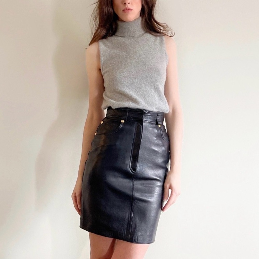 Vintage 90s Instante Versace black leather skirt. xs